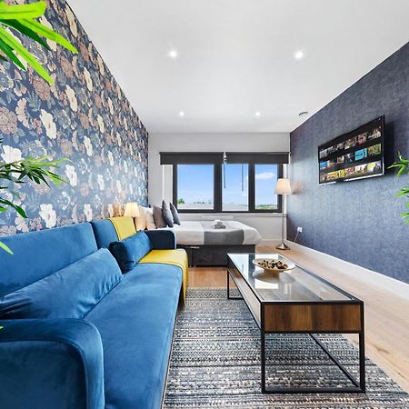 Modern One Bedroom Flat - Sleeps 5 -Near Heathrow - London Ub3 外观 照片